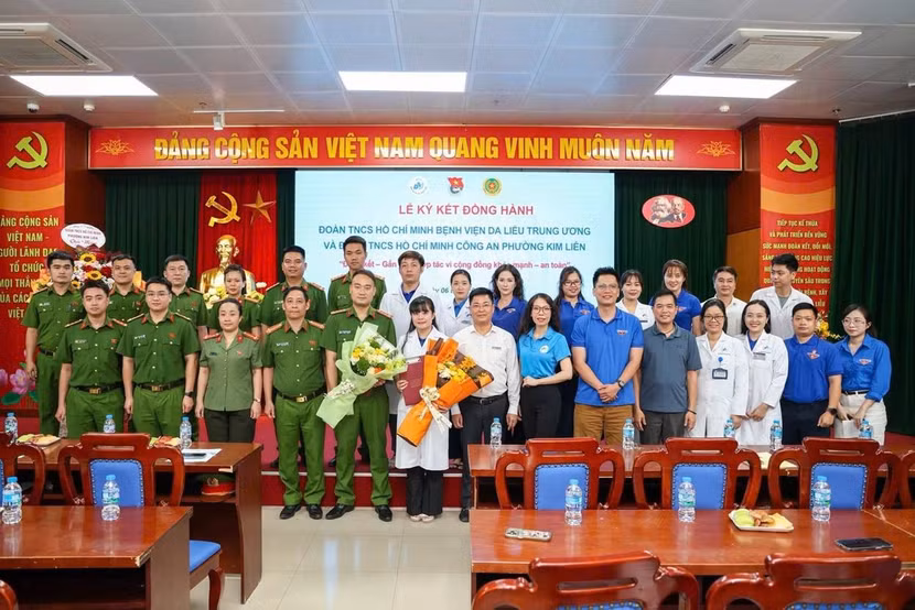 Ảnh lưu niệm lễ ký kết