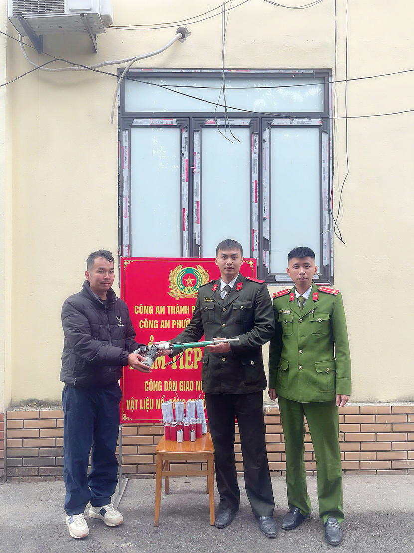 Phòng An ninh điều tra sẽ tiếp tục thực hiện tốt công tác vận động người dân giao nộp vũ khí, vật liệu nổ, công cụ hỗ trợ và pháo; đưa phong trào thi đua “Ba nhất” đi vào chiều sâu, thực chất hơn nữa, góp phần giữ vững bình yên thành phố Cảng