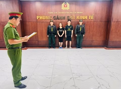 Cơ quan điều tra tống đạt các quyết định tố tụng đối với các đối tượng