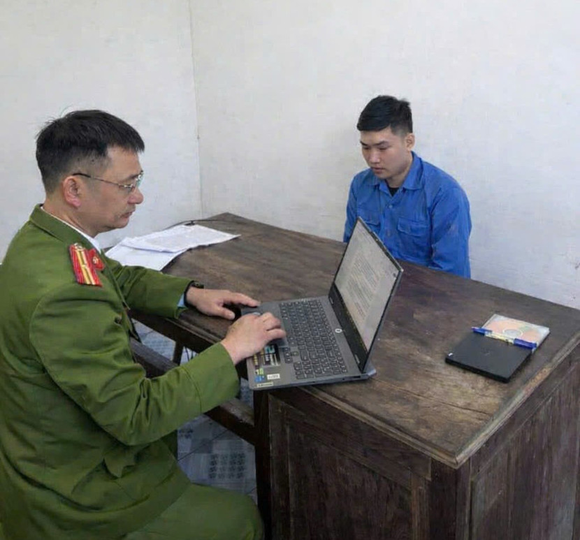 Hoàng Tuấn Dương tại Cơ quan Công an.