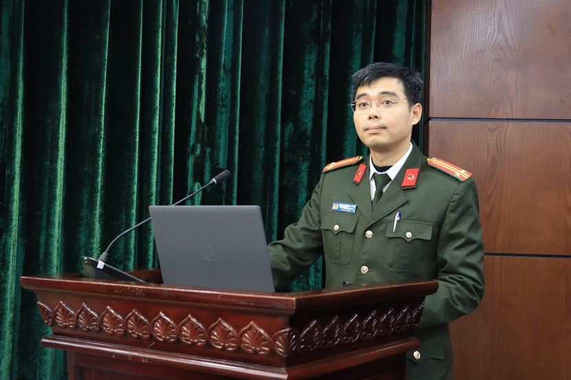 Đại diện Cục Công nghệ thông tin - Bộ Công an báo cáo tại buổi tập huấn