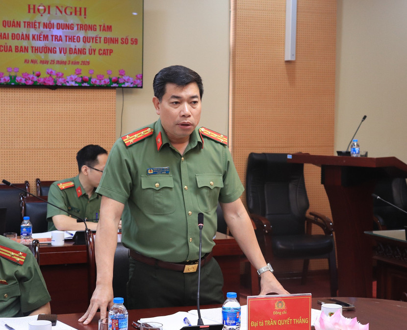 Đại tá Trần Quyết Thắng, Phó Chủ nhiệm Thường trực Ủy ban kiểm tra Đảng ủy, Thủ trưởng Cơ quan Ủy ban Kiểm tra Đảng ủy CATP báo cáo tại hội nghị