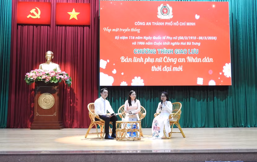 Chương trình giao lưu, tọa đàm tại buổi họp mặt