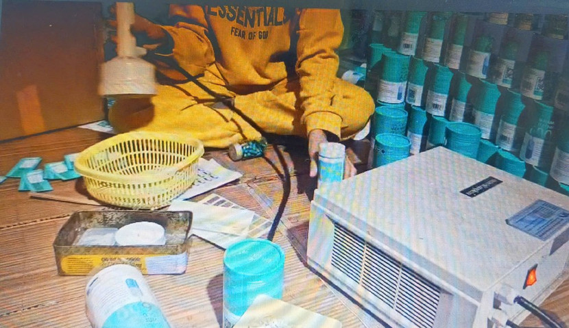 Công đoạn sản xuất, đóng gói hoàn thiện sản phẩm được làm rất sơ sài.