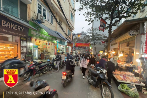 Lộn xộn trật tự đô thị tại tuyến đường Hồ Tùng Mậu và phố Nguyễn Đổng Chi