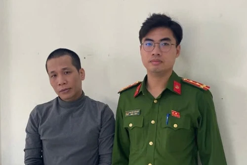 Vận động đối tượng truy nã đầu thú