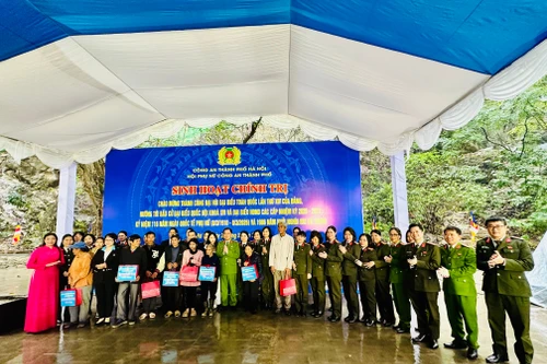 Phụ nữ Công an Thủ đô tổ chức sinh hoạt chính trị, phát động Tết trồng cây