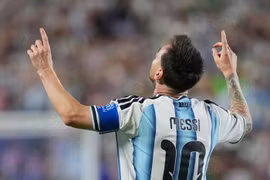 Messi san bằng thành tích ghi 16 bàn tại World Cup của huyền thoại Miroslav Klose