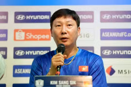HLV Kim Sang-sik tuyên bố tuyển Việt Nam sẵn sàng bảo vệ ngôi vương Đông Nam Á