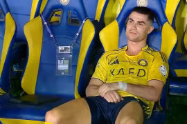 Ronaldo chết lặng khi bị đồng đội ngăn vô địch sớm