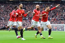 Old Trafford mở hội: MU thắng trận thứ tư liên tiếp