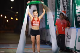 Các tuyển thủ quốc gia tóa sáng ở Tay Ho Half Marathon 2026