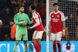 Arsenal bị đội bét bảng cầm hòa ở Ngoại hạng Anh, Man City mừng thầm