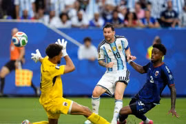 Video tuyệt phẩm mở tỉ số của Messi vào lưới Cape Verde