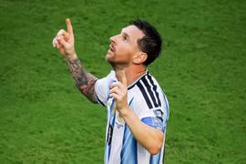 Messi ghi bàn liên tiếp, chạm cột mốc vô tiền khoáng hậu