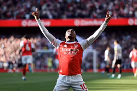 Arsenal trở lại đỉnh bảng trong ngày Man City vào chung kết FA Cup