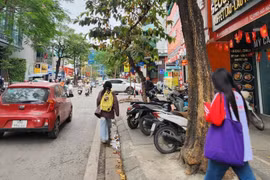 Nâng ý thức chấp hành trật tự đô thị, thêm không gian cho người đi bộ