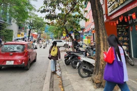 Nâng ý thức chấp hành trật tự đô thị, thêm không gian cho người đi bộ