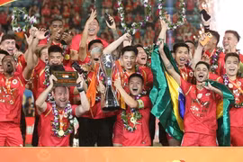Khoảnh khắc Công an Hà Nội FC nâng cao cúp vô địch V-League 2025/26