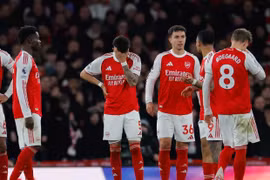 Đòn hồi mã thương của MU khiến Arsenal choáng váng tại Emirates