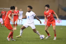 Xuân Son 'tịt ngòi', Nam Định chịu trận trước Thể Công Viettel