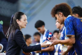 Madam Pang gượng cười khi U22 Thái Lan đánh rơi HCV trên sân nhà