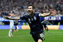 Hai kiến tạo trước tuyển Anh giúp Messi xô đổ kỷ lục World Cup