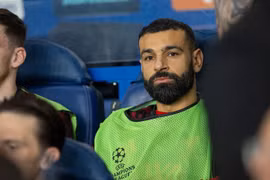 Vì sao Salah phải ngồi dự bị suốt trận thua PSG?