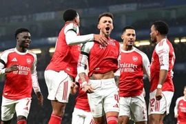 Thắng Chelsea sân khách, Arsenal đặt một chân vào chung kết