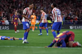 Barca thắng sân khách nhưng vẫn bị loại ở tứ kết Champions League