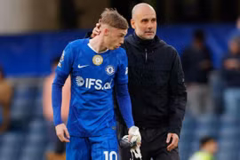 Man City đè bẹp Chelsea, khiến Arsenal run rẩy trong cuộc đua vô địch