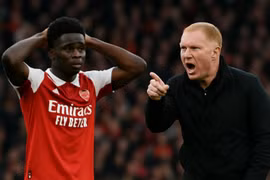 Huyền thoại MU mỉa mai Arsenal