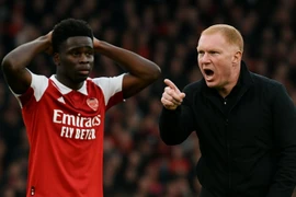 Huyền thoại MU mỉa mai Arsenal