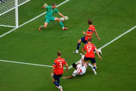 Bellingham gỡ 1-1 cho Tam sư