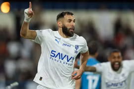 Benzema lập hattrick ngay trận ra mắt Al Hilal