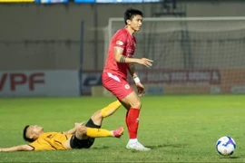 Ngược dòng hạ Thanh Hóa, Công an Hà Nội FC vững vàng ngôi đầu bảng