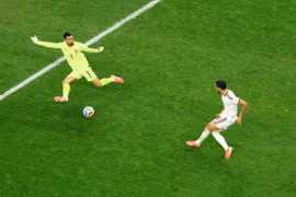 Video bàn thắng giúp Tây Ban Nha tiễn Ronaldo và Bồ Đào Nha về nước