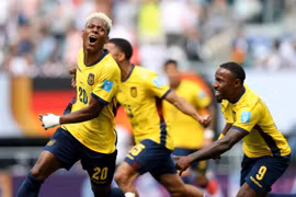 Ecuador tạo kỳ tích World Cup, đánh bại Đức để vào vòng trong