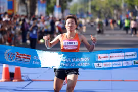 Nguyễn Thị Oanh lập kỷ lục 10 lần liên tiếp vô địch Tiền Phong Marathon