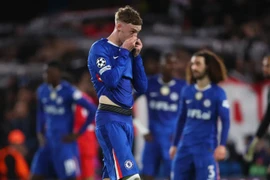Chelsea và Man City cùng sụp đổ ở Champions League