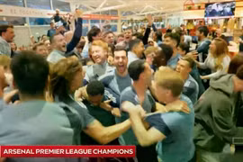Video khoảnh khắc Arsenal vỡ òa vô địch Premier League