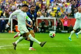 Brazil gục ngã trước tuyển Pháp dù chơi hơn người