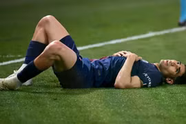 Thắng nghẹt thở Bayern, PSG trả giá đắt