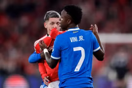 World Cup 2026 áp dụng luật mới gây sốc: Che miệng khi tranh cãi có thể bị đuổi