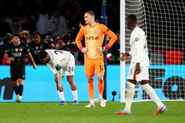 Chelsea và Man City cùng bị vùi dập ở Champions League