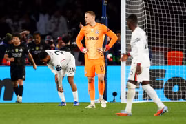 Chelsea và Man City cùng bị vùi dập ở Champions League