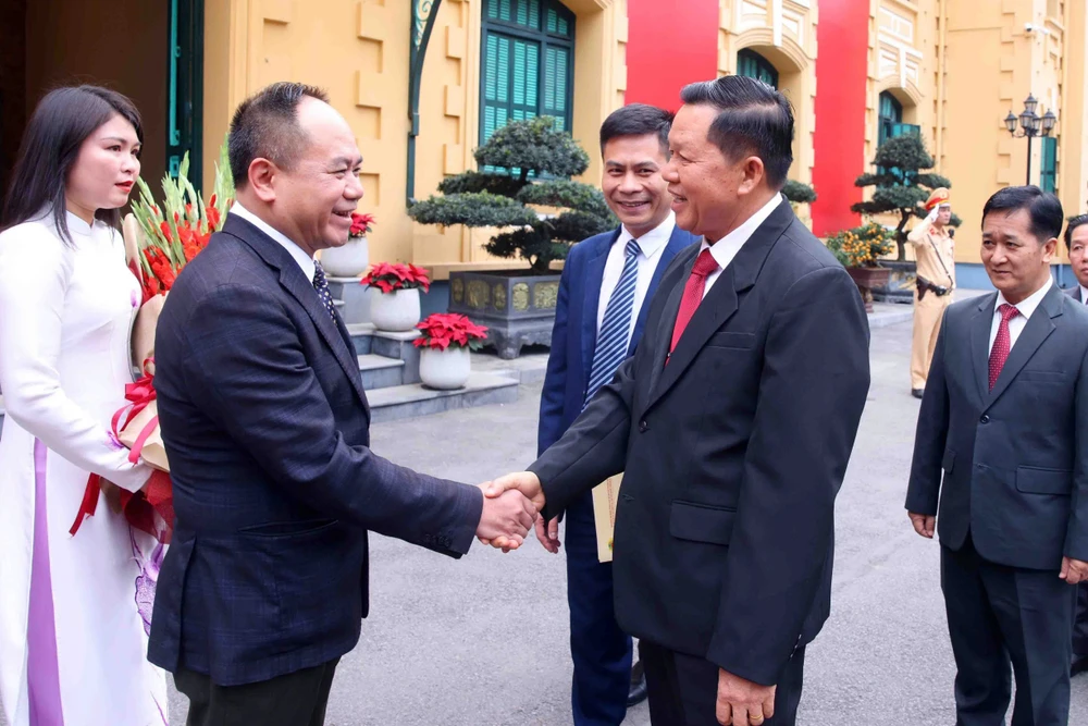 Đoàn đại biểu cấp cao Bộ Công an Lào thăm và làm việc với Công an thành phố Hà Nội