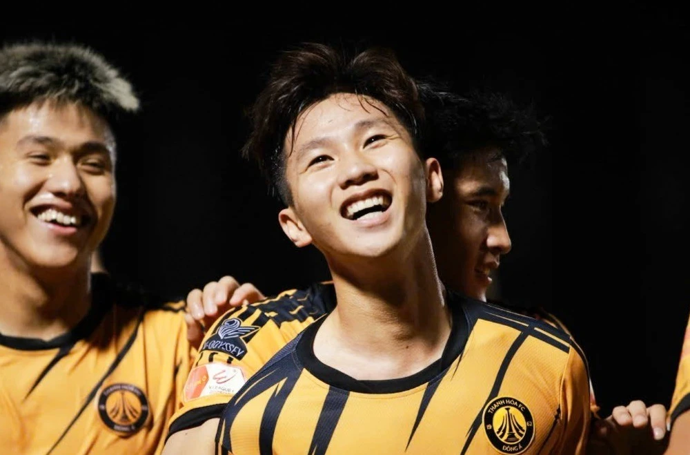 Tuyển thủ Lào bất ngờ tỏa sáng ở V-League