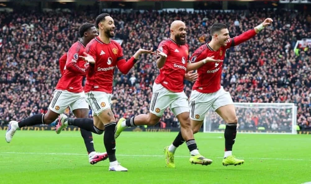 Old Trafford mở hội: MU thắng trận thứ tư liên tiếp