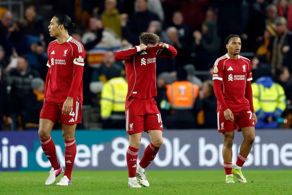 Liverpool thua sốc đội bét bảng